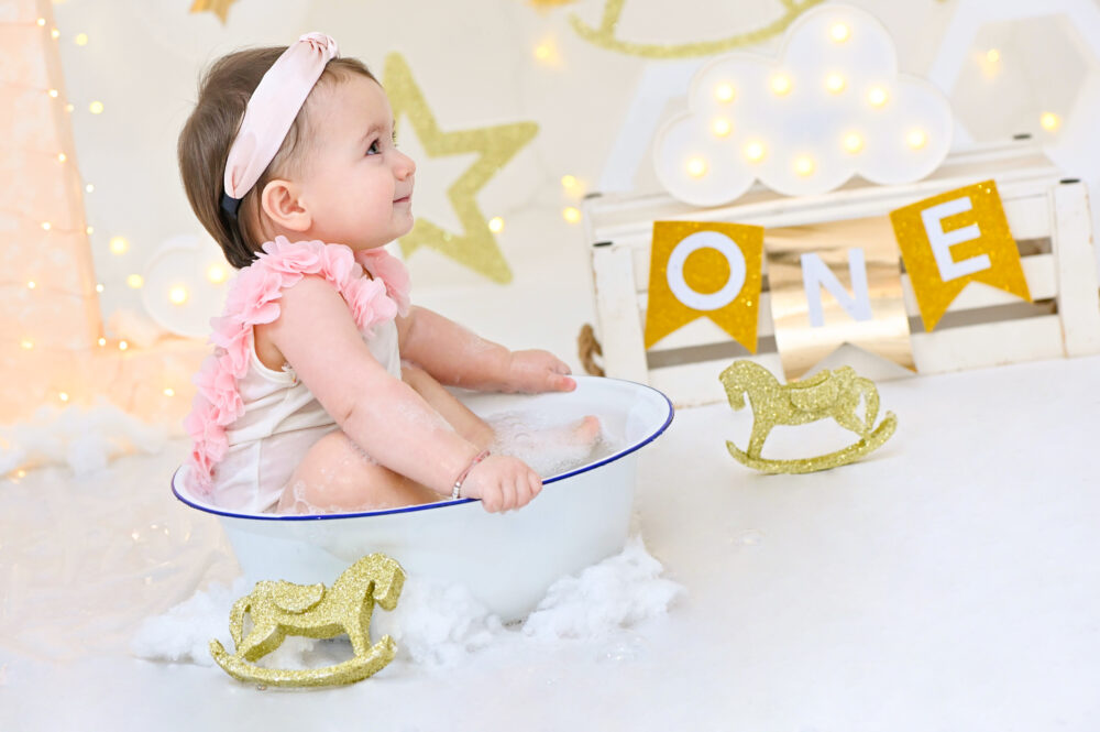 Servizio fotografico bimba stile elegante primo anno in studio