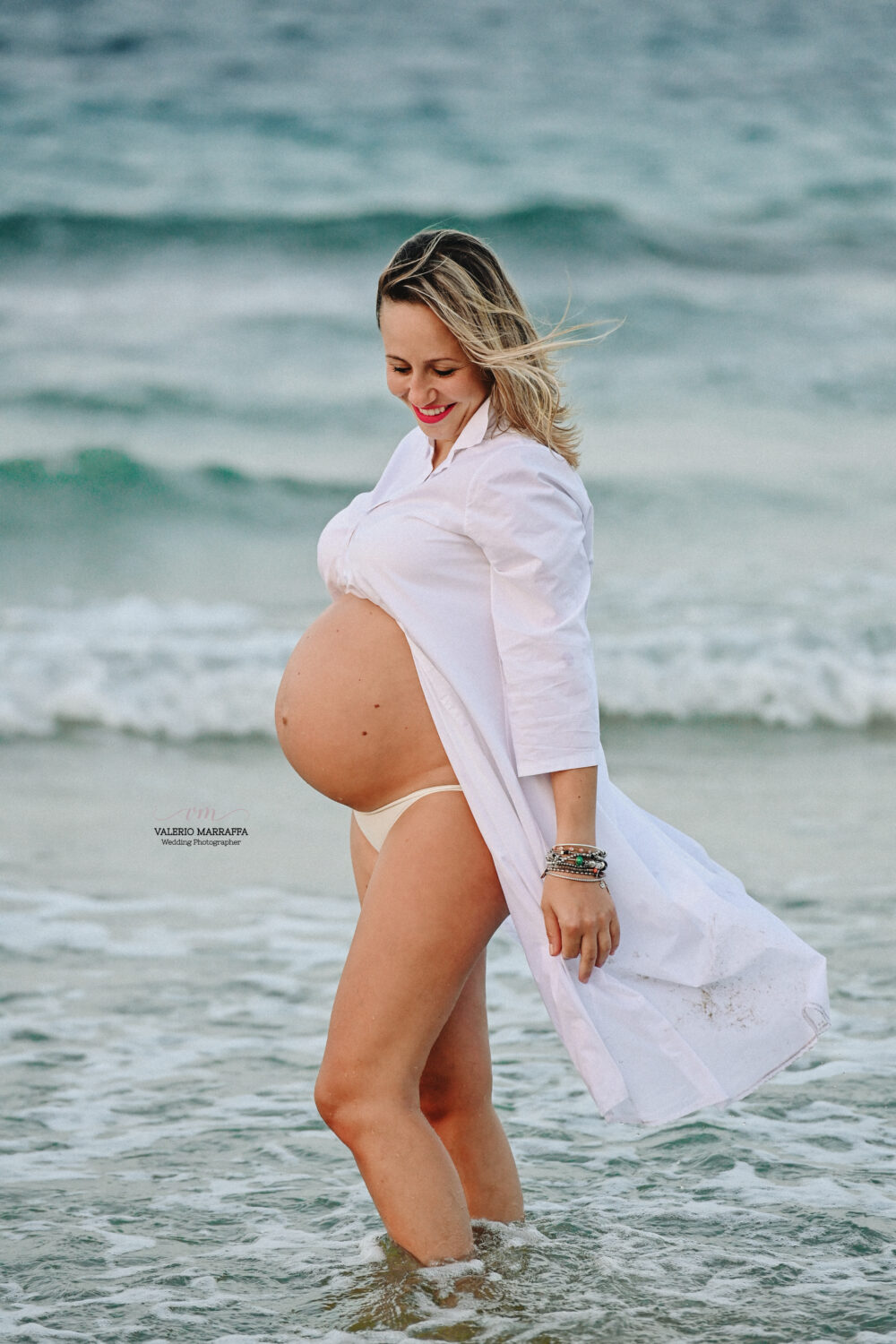 Book fotografico maternità in spiaggia a Monopoli o Ostuni