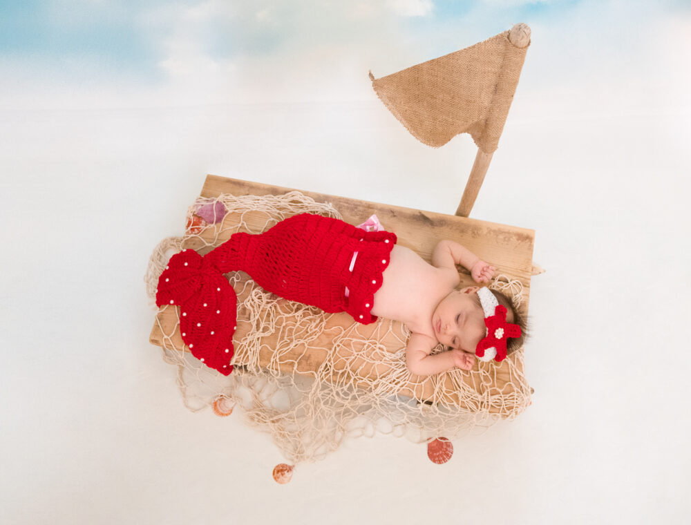 Servizio fotografico neonati Brindisi bimba neonata addormentata su coperta rosa
