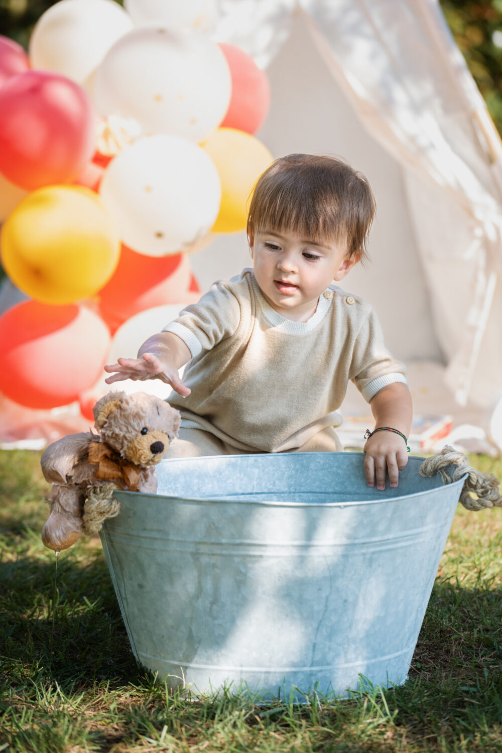 Fotografo bambini Taranto servizio fotografico divertente con acqua