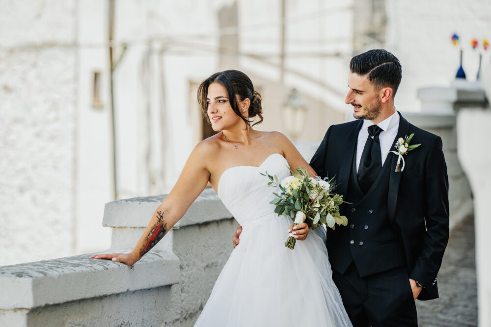 Servizio fotografico di matrimonio in spiaggia in Puglia sposi Valerio Marraffa